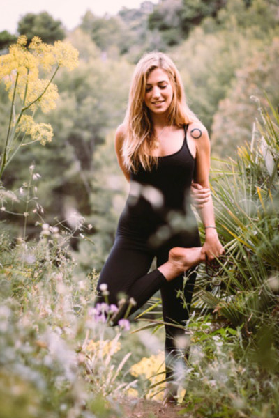 La influencer yogui Andrea Rocket imparte clase de yoga en #ActivaTuBienestar by Conforama
