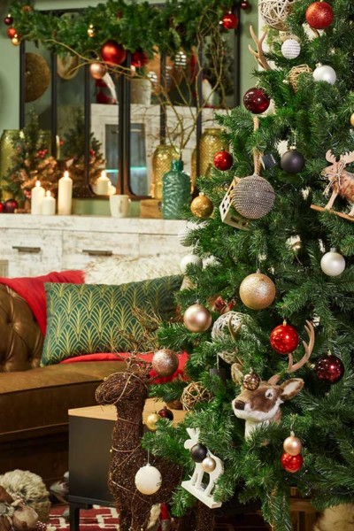 Árbol de Navidad en colores tradicionales Conforama