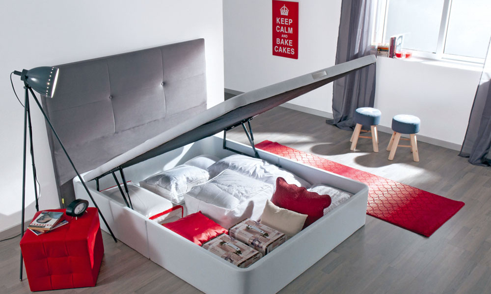 Consigue una estética moderna y renovada de tu dormitorio con el canapé polipiel blanco MAXI FLEX 3D dormitorio moderno