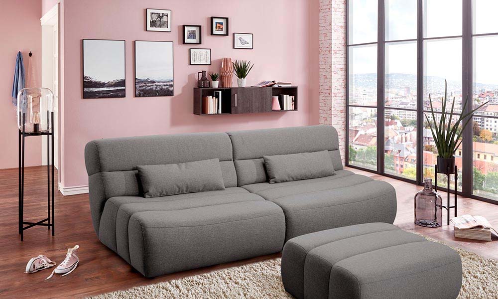 El sofá 3 plazas SIMS tiene la opción de acompañarlo con el puf a juego, con el que puedes crear un chaise longue en el lado que prefieras qué sofá comprar