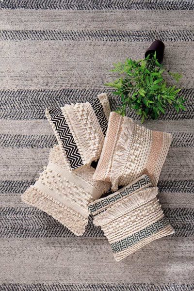 Un acabado artesanal es un must en el estilo boho. Consíguelo con estos cojines muebles boho