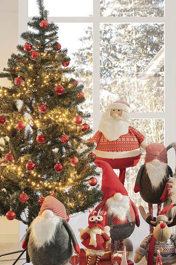 En la tendencia Classic Christmas el árbol de Navidad verde, grande y adornado hasta la punta, con su estrella en lo más alto, no puede faltar. Tendencias en decoración de Navidad 2020