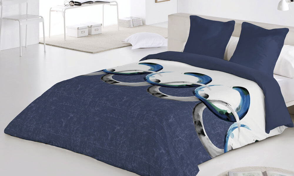 El azul del Classic Blue es ideal, también, para decorar en el dormitorio color pantone 2020