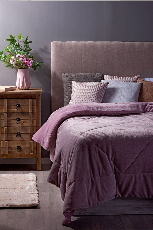 decorar una habitación de matrimonio pequeña moderna