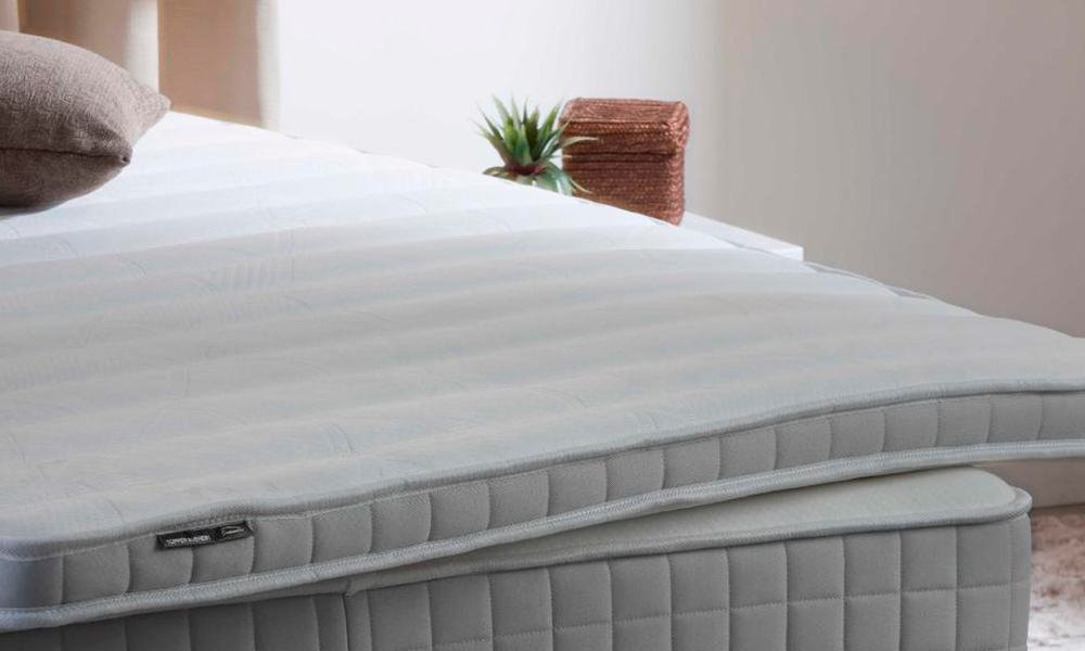 Un topper es el complemento perfecto para dormir cómodamente en el interior de la caravana interior caravana