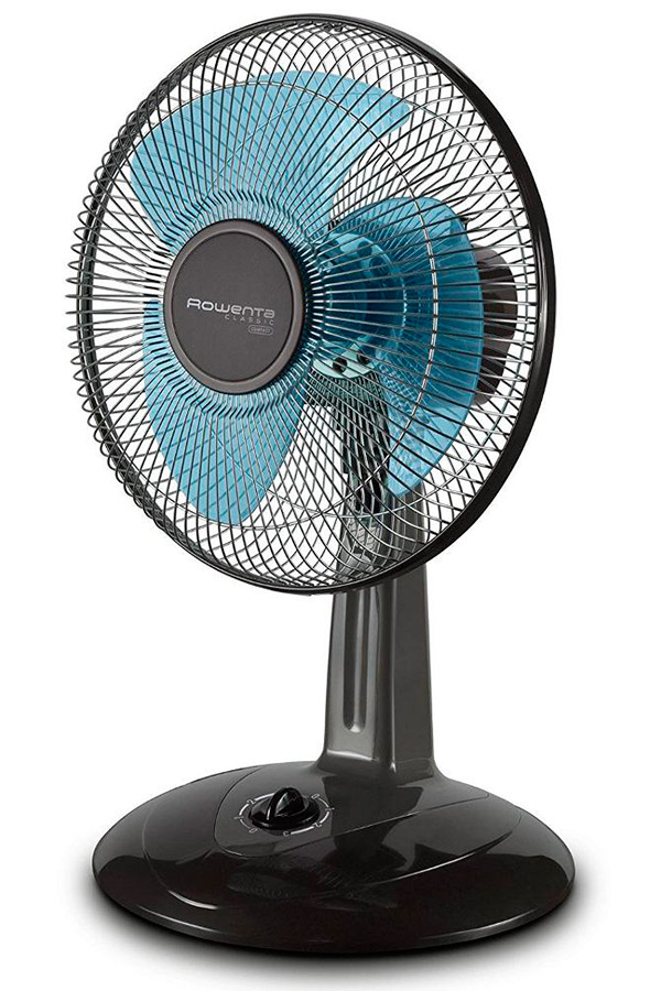 Un ventilador de sobremesa o de pie es una gran opción para no pasar calor en la caravana interior caravana
