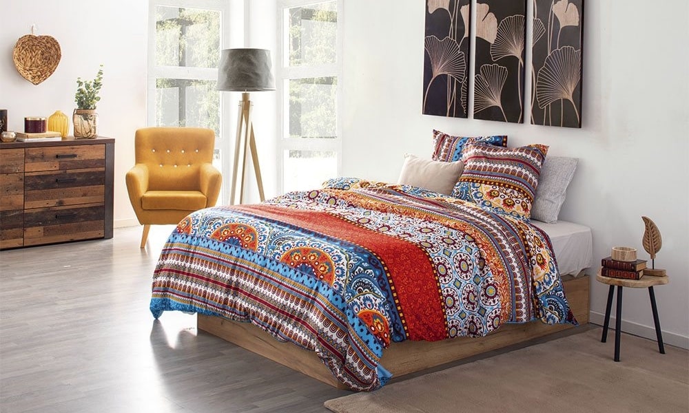 Cómoda NELEKE de 6 cajones. Espaciosa y práctica para tenerlo todo en su lugar. Un ejemplo de la belleza de los muebles de madera. pintar puertas de madera dormitorio moderno