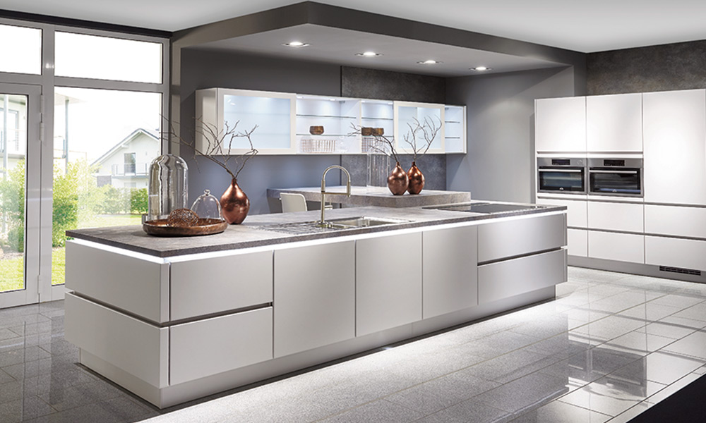 La Cocina CAMAIEU destaca por su luminosidad y ambiente amplio, ¿lo puedes notar? cómo distribuir focos en el techo