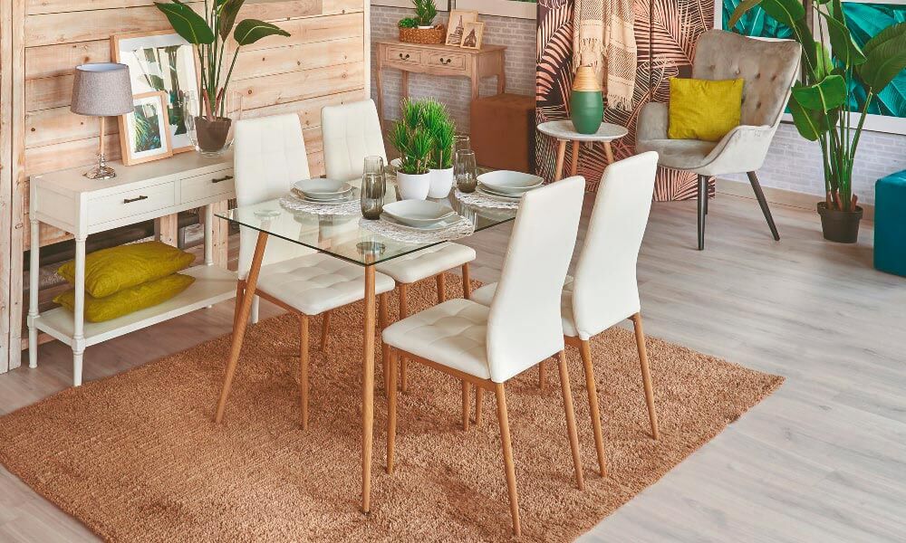 Conjunto de mesa y sillas CHLOE con sobre de cristal templado. Conjunto de mesa y sillas CHLOE con sobre de cristal templado
