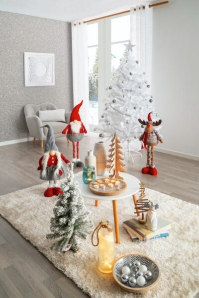 Bolas para decorar, velas para iluminar y divertidos muñecos de tamaño grande para sentirte en Laponia. Muñeco ciervo de 71 cm XMAS DONNER. decoracion navideña casera