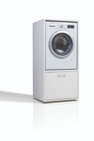 El mueble para lavadora WASH TOWER se puede complementar con un módulo de armario de cocina. cuarto de la colada pequeño
