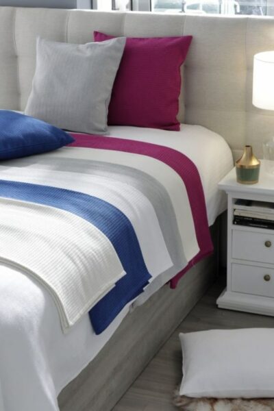 Los accesorios multiusos son esenciales en cualquier tendencia decorativa. dormitorios estilo hamptons