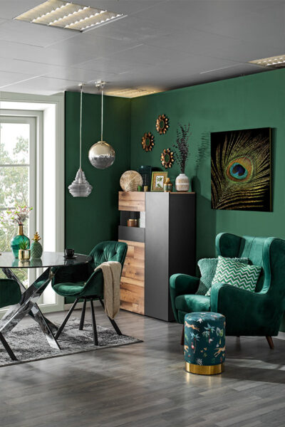 Un estante o estantería puede ser un lugar que arroje personalidad decorar estanterias salon