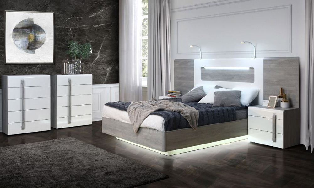 Un cabecero moderno con iluminación LED incorporada, como el TIZZIANO: ¡único! cabecero cama diy