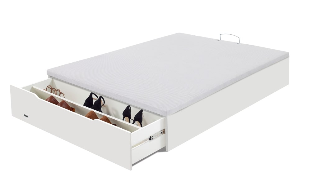 Los muebles multiuso, como el canapé FLEX con zapatero, son fantásticos para optimizar el espacio. decorar atico abuhardillado