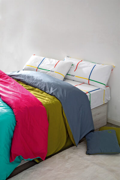 Optar por materiales reciclados y respetuosos con el medio ambiente también ayudará a tu descanso. Elige, por ejemplo, por ropa de cama sostenible, como esta de Benetton, en exclusiva en CONFORAMA ideas dormitorio