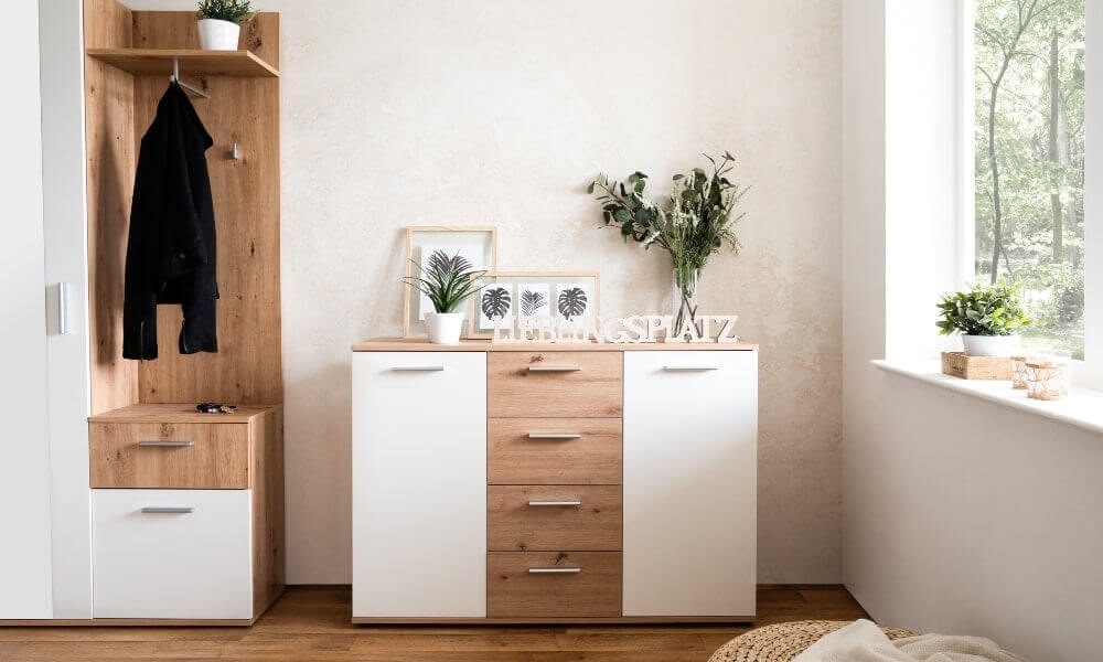 mueble blanco y madera oscura
