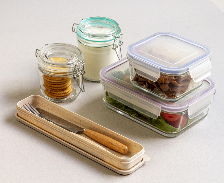 Guarda tus alimentos en recipientes pequeños