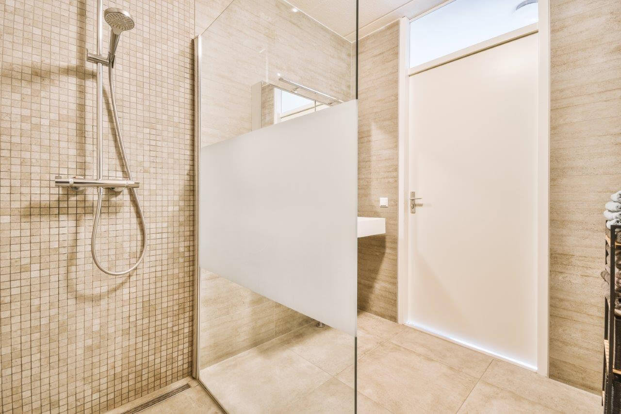 cuarto de baño con azulejos